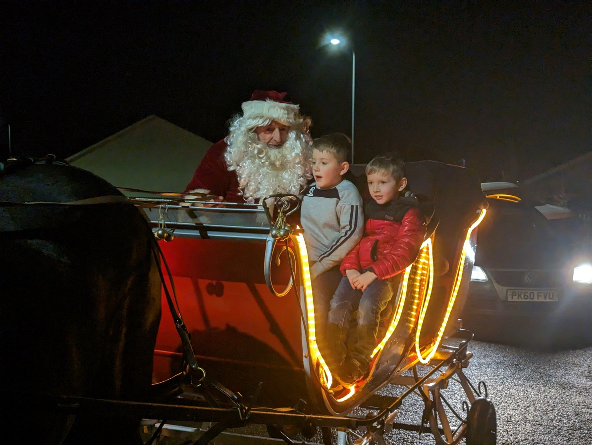 Santa Visits Killen 2022 - Clonmeen Cottages  (1)
